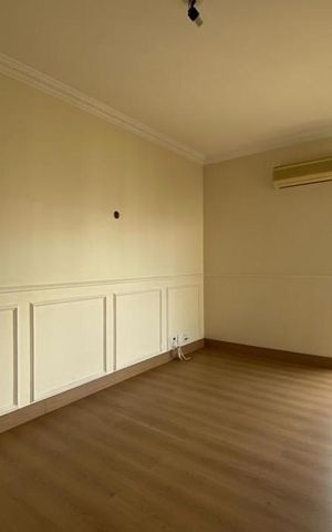 Apartamento à venda com 393m², 4 quartos e 6 vagas Apartamento à venda com 393m², 4 quartos e 6 vagasSala de TV