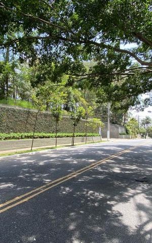 Apartamento à venda com 393m², 4 quartos e 6 vagas Apartamento à venda com 393m², 4 quartos e 6 vagasVista da Rua