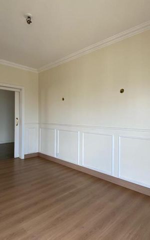 Apartamento à venda com 393m², 4 quartos e 6 vagas Apartamento à venda com 393m², 4 quartos e 6 vagasSala de TV