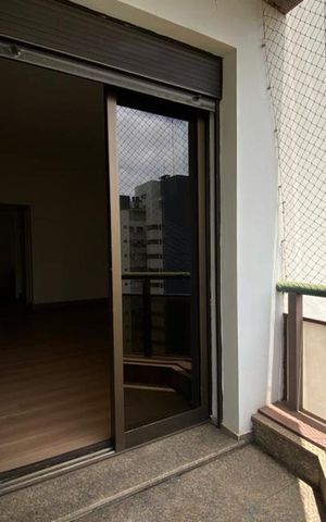 Apartamento à venda com 393m², 4 quartos e 6 vagas Apartamento à venda com 393m², 4 quartos e 6 vagasSuíte 1 - Sacada