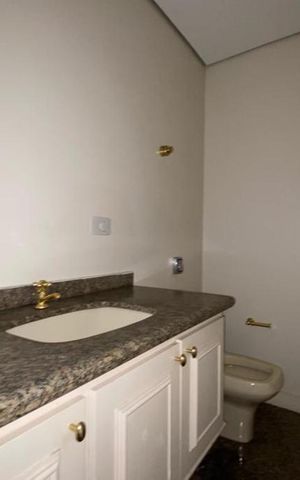 Apartamento à venda com 393m², 4 quartos e 6 vagas Apartamento à venda com 393m², 4 quartos e 6 vagasLavabo