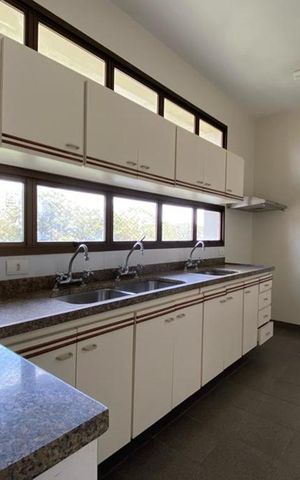 Apartamento à venda com 393m², 4 quartos e 6 vagas Apartamento à venda com 393m², 4 quartos e 6 vagasCozinha