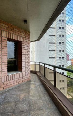 Apartamento à venda com 393m², 4 quartos e 6 vagas Apartamento à venda com 393m², 4 quartos e 6 vagasCopa - Sacada