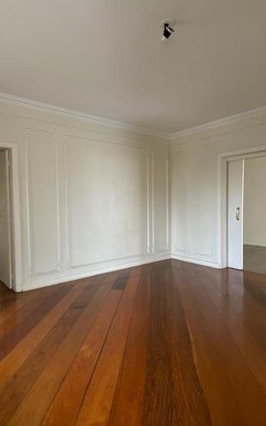 Apartamento à venda com 393m², 4 quartos e 6 vagas Apartamento à venda com 393m², 4 quartos e 6 vagasSala de Jantar