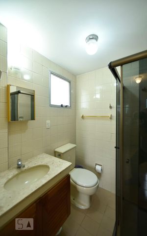 Apartamento à venda com 68m², 2 quartos e 1 vagaBanheiro da suite 1