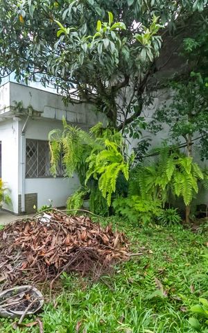 Casa à venda com 180m², 4 quartos e 3 vagas Casa à venda com 180m², 4 quartos e 3 vagasQuintal