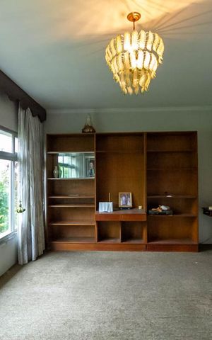 Casa à venda com 180m², 4 quartos e 3 vagas Casa à venda com 180m², 4 quartos e 3 vagasSala