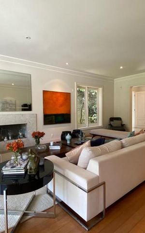 Casa à venda com 465m², 4 quartos e 4 vagas Casa à venda com 465m², 4 quartos e 4 vagasSala