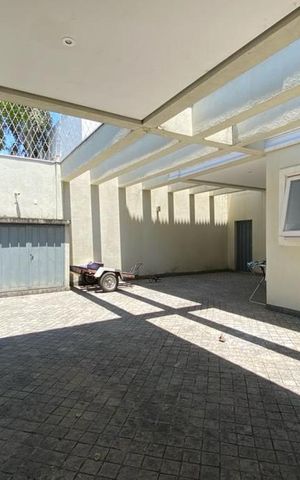 Casa à venda com 465m², 4 quartos e 4 vagas Casa à venda com 465m², 4 quartos e 4 vagasGaragem