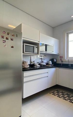 Casa à venda com 465m², 4 quartos e 4 vagas Casa à venda com 465m², 4 quartos e 4 vagasCozinha