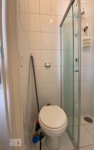 Casa à venda com 465m², 4 quartos e 4 vagas Casa à venda com 465m², 4 quartos e 4 vagasBanheiro de Serviço