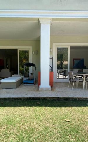 Casa à venda com 465m², 4 quartos e 4 vagas Casa à venda com 465m², 4 quartos e 4 vagasVaranda