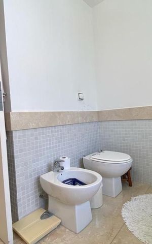 Casa à venda com 465m², 4 quartos e 4 vagas Casa à venda com 465m², 4 quartos e 4 vagasBanheiro 1 da Suíte 1