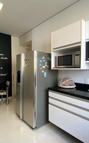 Casa à venda com 465m², 4 quartos e 4 vagas Casa à venda com 465m², 4 quartos e 4 vagasCozinha