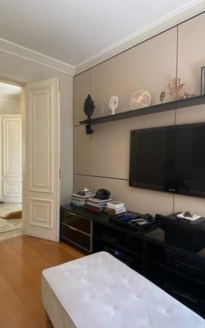 Casa à venda com 465m², 4 quartos e 4 vagas Casa à venda com 465m², 4 quartos e 4 vagasSala de TV