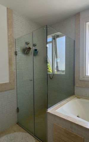 Casa à venda com 465m², 4 quartos e 4 vagas Casa à venda com 465m², 4 quartos e 4 vagasBanheira
