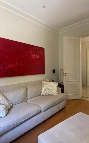 Casa à venda com 465m², 4 quartos e 4 vagas Casa à venda com 465m², 4 quartos e 4 vagasSala de TV