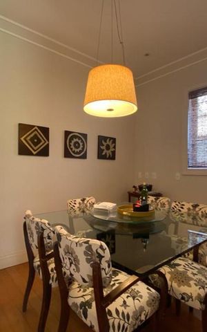 Casa à venda com 465m², 4 quartos e 4 vagas Casa à venda com 465m², 4 quartos e 4 vagasCopa
