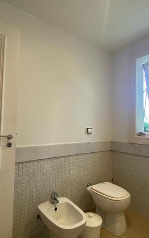Casa à venda com 465m², 4 quartos e 4 vagas Casa à venda com 465m², 4 quartos e 4 vagasBanheiro da Suíte 2