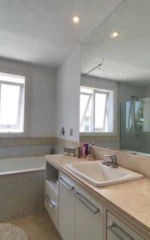 Casa à venda com 465m², 4 quartos e 4 vagas Casa à venda com 465m², 4 quartos e 4 vagasBanheiro 1 da Suíte 1