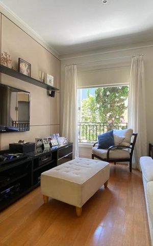 Casa à venda com 465m², 4 quartos e 4 vagas Casa à venda com 465m², 4 quartos e 4 vagasSala de TV