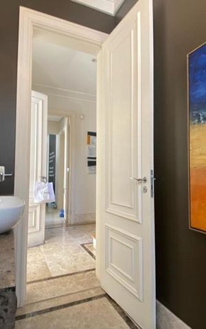 Casa à venda com 465m², 4 quartos e 4 vagas Casa à venda com 465m², 4 quartos e 4 vagasLavabo