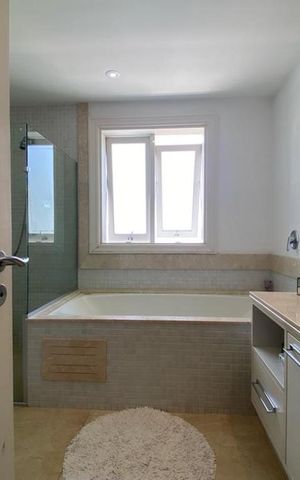 Casa à venda com 465m², 4 quartos e 4 vagas Casa à venda com 465m², 4 quartos e 4 vagasBanheiro 1 da Suíte 1