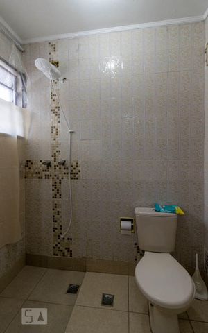 Casa à venda com 113m², 3 quartos e 4 vagas Casa à venda com 113m², 3 quartos e 4 vagasBanheiro
