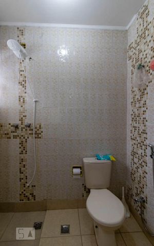 Casa à venda com 113m², 3 quartos e 4 vagas Casa à venda com 113m², 3 quartos e 4 vagasBanheiro
