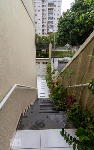 Casa à venda com 195m², 4 quartos e 4 vagas Casa à venda com 195m², 4 quartos e 4 vagasEntrada