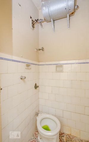 Casa à venda com 400m², 2 quartos e 10 vagasBanheiro de Serviço