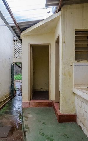 Casa à venda com 400m², 2 quartos e 10 vagasÁrea de Serviço