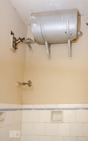 Casa à venda com 400m², 2 quartos e 10 vagasBanheiro de Serviço