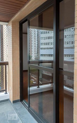 Apartamento à venda com 139m², 4 quartos e 3 vagas Apartamento à venda com 139m², 4 quartos e 3 vagasVaranda da sala