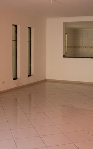 Casa à venda com 300m², 3 quartos e 2 vagas Casa à venda com 300m², 3 quartos e 2 vagasSala
