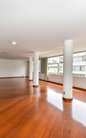 Apartamento à venda com 300m², 4 quartos e 1 vagaSala