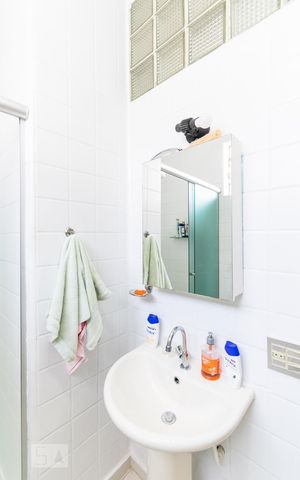 Casa à venda com 260m², 4 quartos e 8 vagas Casa à venda com 260m², 4 quartos e 8 vagasBanheiro da Suíte