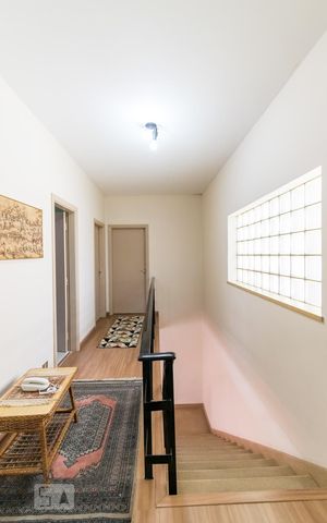 Casa à venda com 260m², 4 quartos e 8 vagas Casa à venda com 260m², 4 quartos e 8 vagasHall dos Quartos