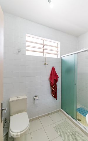 Casa à venda com 260m², 4 quartos e 8 vagas Casa à venda com 260m², 4 quartos e 8 vagasBanheiro da Suíte