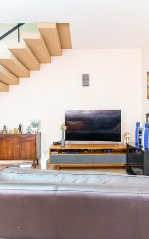 Casa à venda com 260m², 4 quartos e 8 vagas Casa à venda com 260m², 4 quartos e 8 vagasSala
