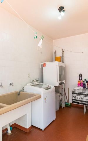 Casa à venda com 260m², 4 quartos e 8 vagas Casa à venda com 260m², 4 quartos e 8 vagasLavanderia