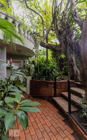 Casa à venda com 362m², 4 quartos e 2 vagas Casa à venda com 362m², 4 quartos e 2 vagasJardim