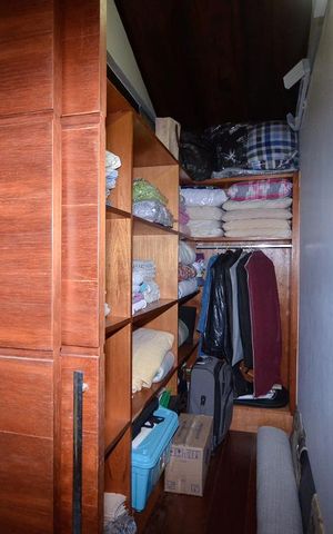 Casa de condomínio à venda com 379m², 4 quartos e 2 vagas Casa de condomínio à venda com 379m², 4 quartos e 2 vagasCloset