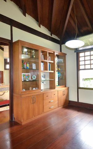 Casa de condomínio à venda com 379m², 4 quartos e 2 vagas Casa de condomínio à venda com 379m², 4 quartos e 2 vagasEscritório