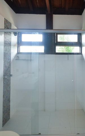 Casa de condomínio à venda com 379m², 4 quartos e 2 vagas Casa de condomínio à venda com 379m², 4 quartos e 2 vagasBanheiro Social