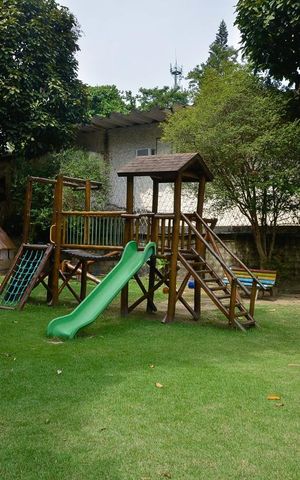Casa de condomínio à venda com 379m², 4 quartos e 2 vagas Casa de condomínio à venda com 379m², 4 quartos e 2 vagasÁrea comum