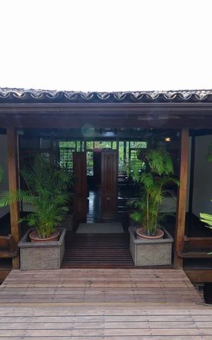 Casa de condomínio à venda com 379m², 4 quartos e 2 vagas Casa de condomínio à venda com 379m², 4 quartos e 2 vagasFachada