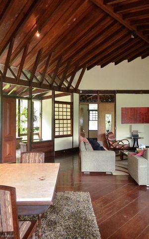 Casa de condomínio à venda com 379m², 4 quartos e 2 vagas Casa de condomínio à venda com 379m², 4 quartos e 2 vagasSala