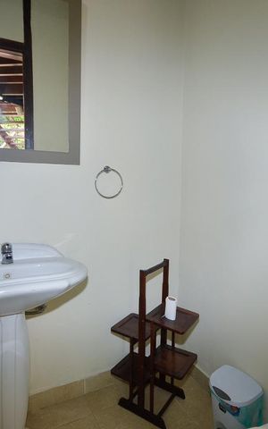 Casa de condomínio à venda com 379m², 4 quartos e 2 vagas Casa de condomínio à venda com 379m², 4 quartos e 2 vagasLavabo