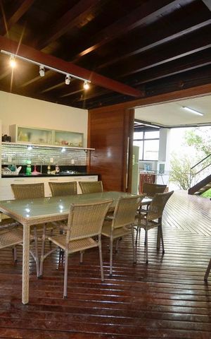 Casa de condomínio à venda com 379m², 4 quartos e 2 vagas Casa de condomínio à venda com 379m², 4 quartos e 2 vagasÁrea Gourmet
